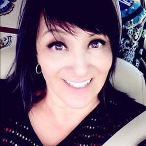 Meet your Posher, Denise